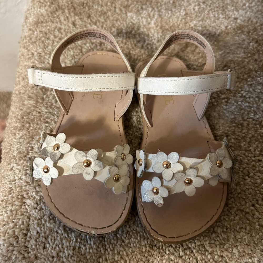 Charming Floral Kids' Sandals in Cream